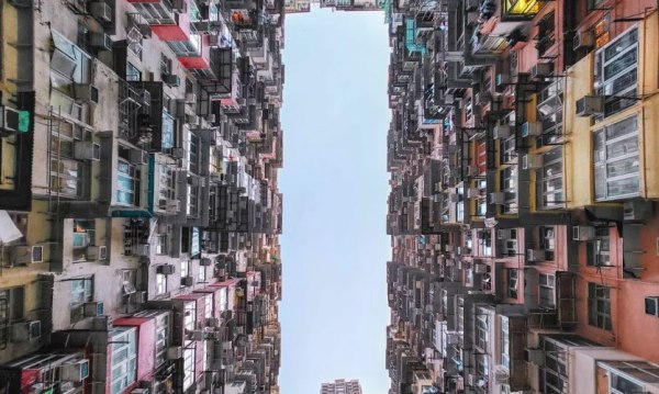 Χονγκ Κονγκ: «Η πόλη που ο μόνος τρόπος για να χτίσεις είναι προς τα πάνω» – Μία διαφορετική φωτογραφία
