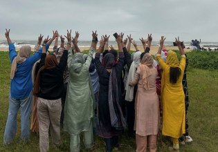 Ινδία: «Πολλές γυναίκες επιλέγουν τον θάνατο αντί του διαζυγίου»: Η κατασκήνωση που βοηθά για μια νέα αρχή