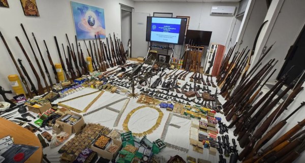 Κιάτο: Αυτό είναι το οπλοστάσιο που βρέθηκε σε σπίτι απόστρατου της Πολεμικής Αεροπορίας [εικόνες και βίντεο]