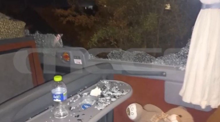 Θεσσαλονίκη: Επίθεση με πέτρες σε τουριστικό λεωφορείο – 3 τραυματίες
