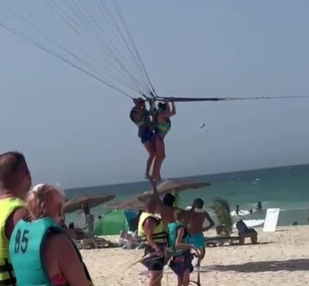 Τυνησία: Βρετανίδα κατήγγειλε σεξουαλική επίθεση σε πτήση με θαλάσσιο αλεξίπτωτο