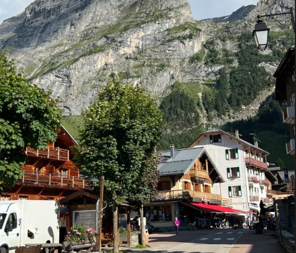 Κλιματική αλλαγή: Το φιλόδοξο σχέδιο για τη διάσωση ενός χωριού των Άλπεων