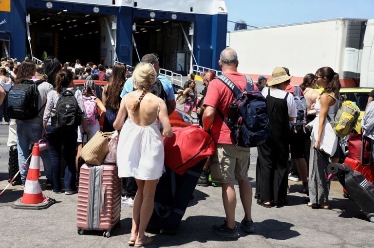 Συνεχίζεται η έξοδος των αδειούχων του Αυγούστου – Αυξημένη η κίνηση στα λιμάνια