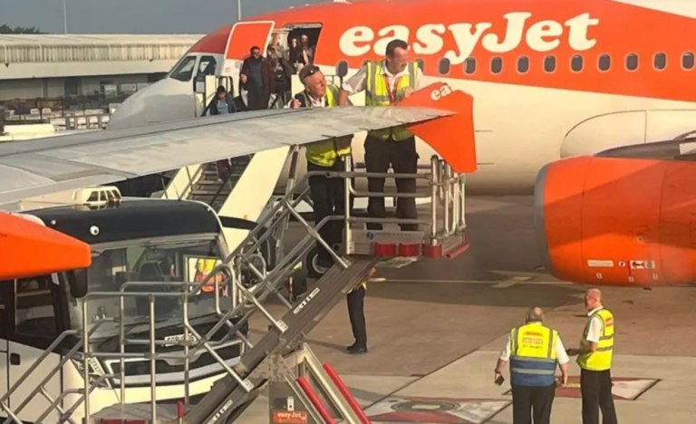 Μάντσεστερ: Σύγκρουση αεροπλάνων λίγο πριν την απογείωση – «Νιώσαμε το αεροσκάφος να τρέμει»