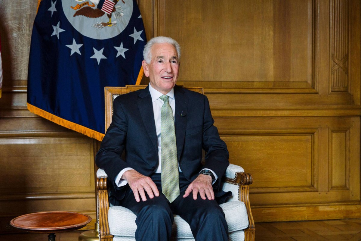 Παρίσι: Στη γραμμή Νετανιάχου ο Αμερικανός πρεσβευτής – Λέει ότι ο Μακρόν αδρανεί έναντι του αντισημιτισμού