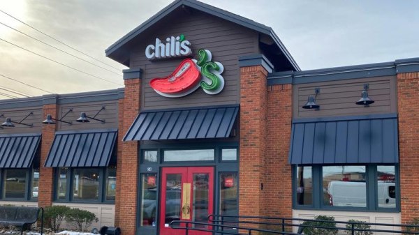 Η αλυσίδα εστίασης που «τρώει» τα κέρδη μαζί με το προσωπικό  