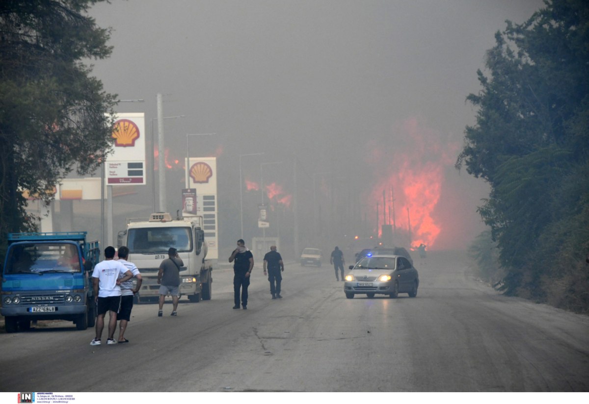 Φωτιά στην Αχαΐα: Τρεις άνθρωποι διακομίστηκαν στο νοσοκομείο του Ρίου