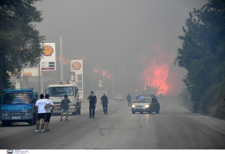 Φωτιά στην Αχαΐα: Τρεις άνθρωποι διακομίστηκαν στο νοσοκομείο του Ρίου