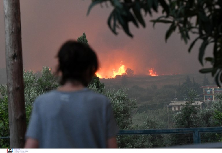 Φωτιές: Ποιες περιοχές δεν έχουν ρεύμα εξαιτίας των πυρκαγιών