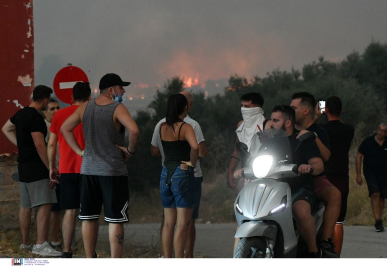 Φωτιές: Το πιο δύσκολο 24ωρο – Επικίνδυνα τα μέτωπα της Πάτρας και της Πρέβεζας