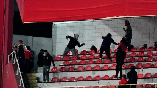 Τραγωδία στην Αργεντινή: Τρεις νεκροί σε αιματηρά επεισόδια μεταξύ οπαδών στο Ιντεπεντιέντε – Ουνιβερσιτάντ Ντε Τσίλε (pics, vids)