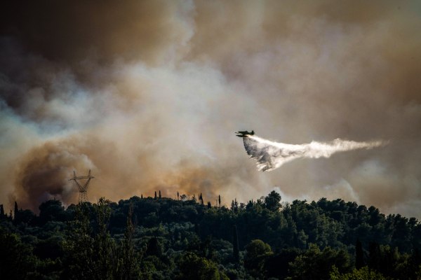 Φωτιά στην Καλλιτεχνούπολη – Μήνυμα του 112