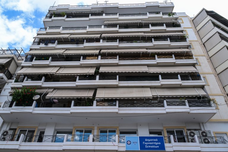 Παλαιό Φάληρο: Κηλίδες αίματος της 3χρονης εντοπίστηκαν στο διαμέρισμα στα Πατήσια