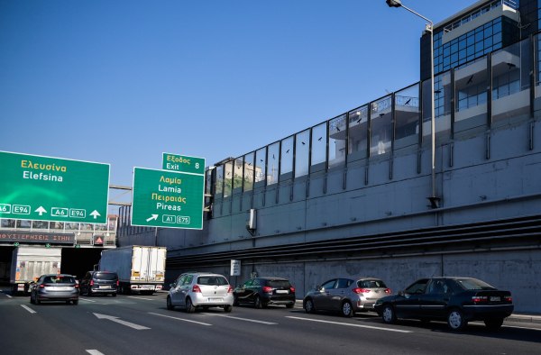 Αττική Οδός: Κυκλοφοριακή συμφόρηση στο ρεύμα προς Ελευσίνα έπειτα από τροχαίο στον Ασπρόπυργο