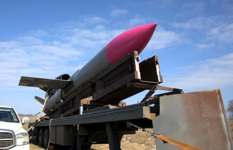 «Ο εχθρός θα εκπλαγεί» – Η Ουκρανία καμαρώνει για πύραυλο που μπορεί να χτυπήσει βαθιά στη Ρωσία