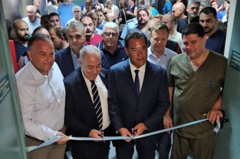 Γεωργιάδης: «Χαμένος στη μετάφραση» και στο… μαύρισμα – Απαράδεκτη απάντηση σε γυναίκα που διαμαρτυρήθηκε για τις ελλείψεις του ΕΣΥ