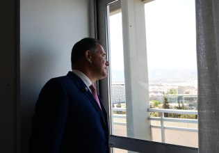 ΕΣΥ: Στα ύψη η πολιτική αντιπαράθεση – Πολίτες μιλούν για την κατάσταση στα δημόσια νοσοκομεία