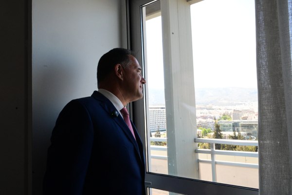 ΕΣΥ: Στα ύψη η πολιτική αντιπαράθεση – Πολίτες μιλούν για την κατάσταση στα δημόσια νοσοκομεία