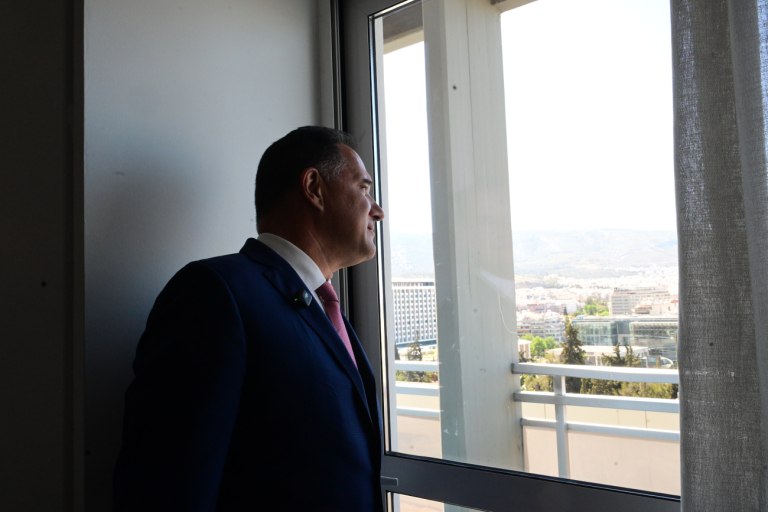 ΕΣΥ: Στα ύψη η πολιτική αντιπαράθεση – Πολίτες μιλούν για την κατάσταση στα δημόσια νοσοκομεία