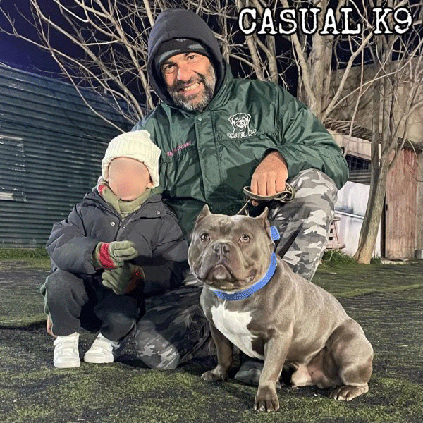 Ο εκπαιδευτής σκύλων, Γιώργος Μαντζουράνης με τον γιο του