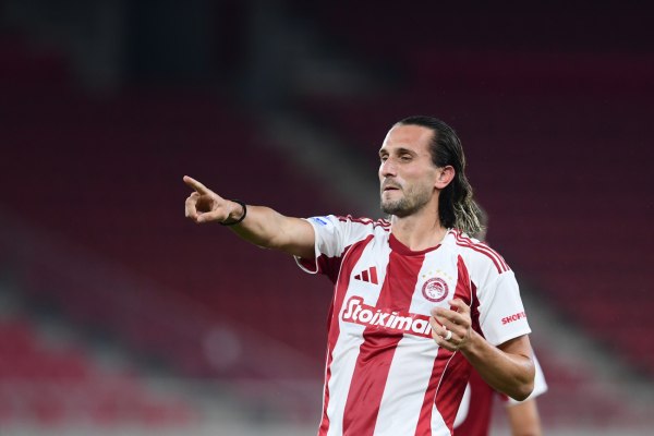 Ο «κεραυνός» του Γιαζίτζι άνοιξε το σκορ για τον Ολυμπιακό στο 93′ (1-0, vid)