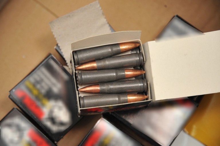 Κιάτο: Σύλληψη απόστρατου της Πολεμικής Αεροπορίας – Βρέθηκαν 100 όπλα στο σπίτι του