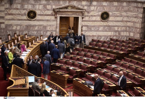 ΟΠΕΚΕΠΕ: Στα ύψη η πολιτική αντιπαράθεση μετά τη συνεδρίαση της Βουλής