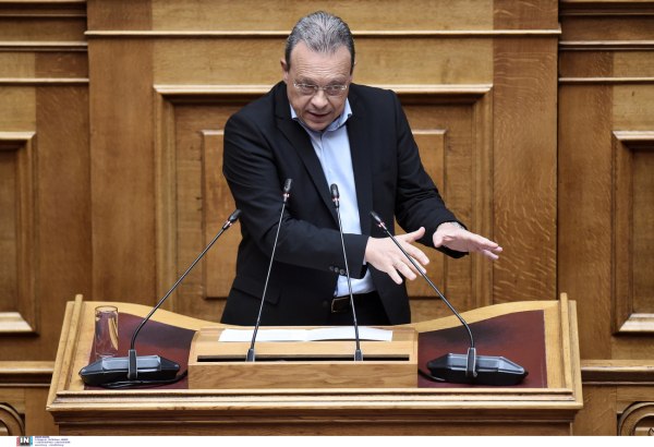 Φάμελλος: Ο πρωθυπουργός εργαλειοποιεί την ευγένεια, το ήθος και το φιλότιμο των υγειονομικών