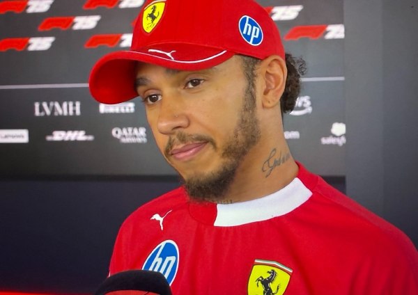 Ξέσπασε ο Χάμιλτον: «Είμαι άχρηστος, η Ferrari χρειάζεται άλλον οδηγό» (vid)