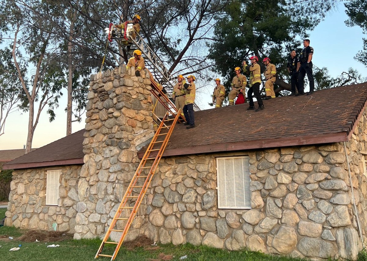 ΗΠΑ: Δραματική διάσωση 30χρονης μέσα από καμινάδα – Την είχαν δει να χορεύει στην οροφή του κτιρίου