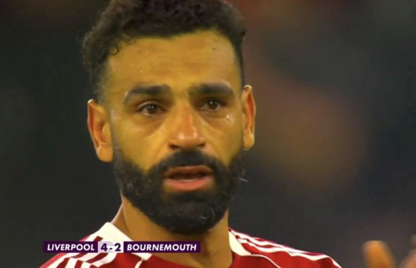 Συγκίνηση: Ο Σαλάχ δεν άντεξε και λύγισε με τα συνθήματα των οπαδών της Λίβερπουλ για τον Ζότα (pics, vid)