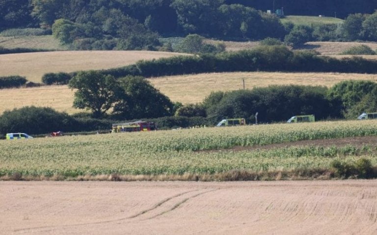 Ελικόπτερο έπεσε σε χωράφι στη Νήσο Γουάιτ, στο Ηνωμένο Βασίλειο