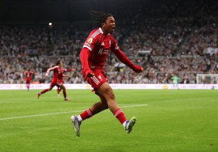 Νιούκαστλ – Λίβερπουλ 2-3: «Λύτρωση» στο… 100′ με γκολ του 17χρονου Νγκουμόχα!