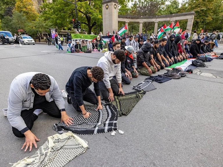 Καναδάς: Σφοδρές αντιδράσεις στο Κεμπέκ για τον νόμο που θα απαγορεύει την προσευχή δημοσίως