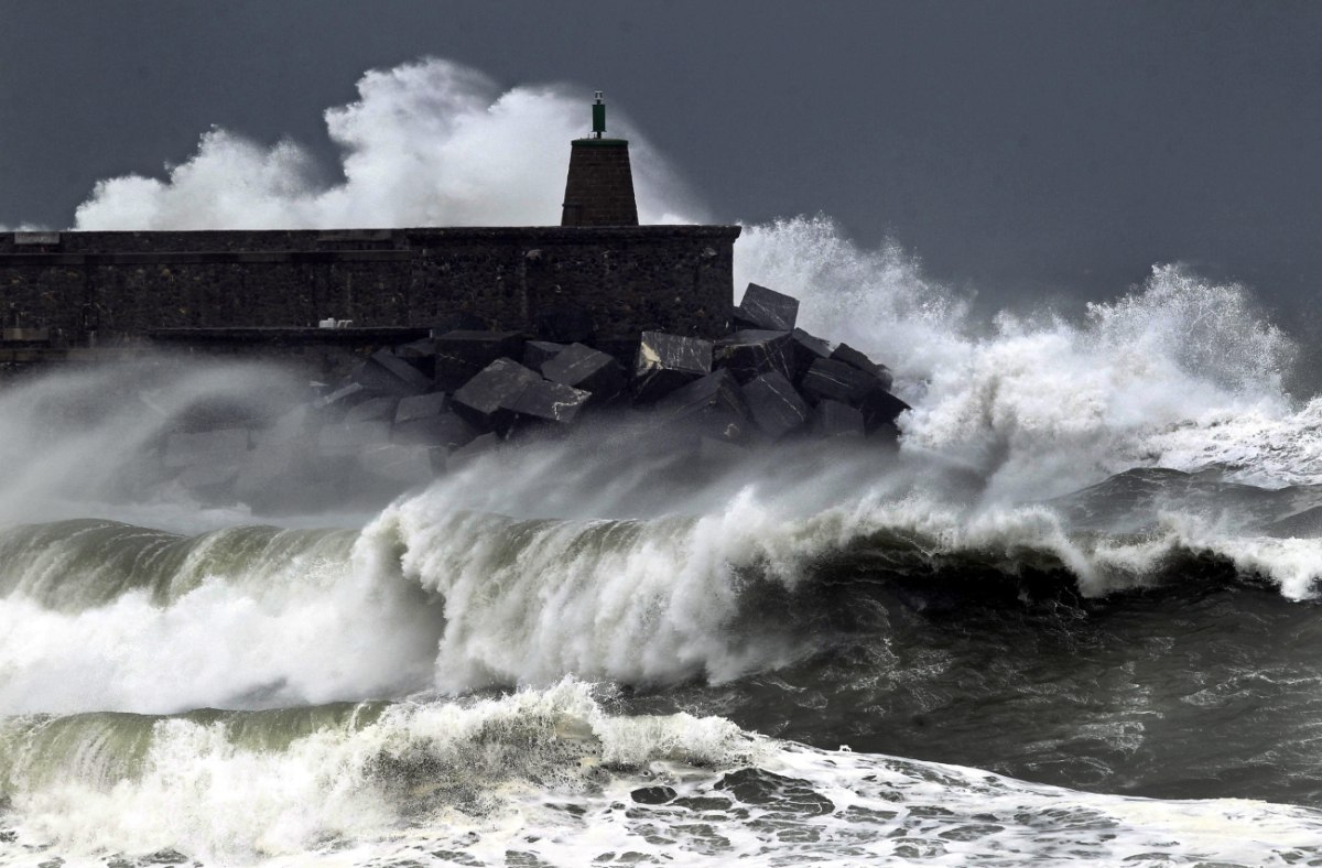 Κίνδυνος για θύελλες σε 5 περιοχές την Παρασκευή – Άνεμοι άνω των 100 χλμ. [Βίντεο]
