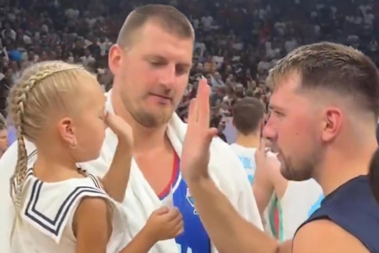 Ο Ντόντσιτς έκανε high-five με την κόρη του Γιόκιτς και έγινε viral (vid)