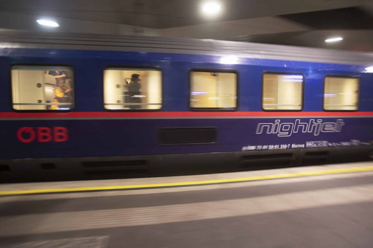 Αυστρία: Άνδρας επιζεί αφού γαντζώθηκε από τρένο υψηλής ταχύτητας – Τι συνέβη