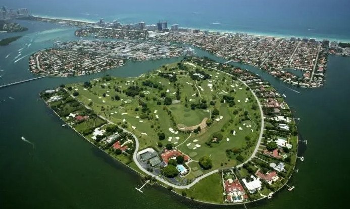 Η νησίδα – καταφύγιο των δισεκατομμυριούχων στο Μαϊάμι με πρόβλημα… αποχέτευσης