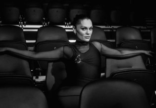 Πιο δυνατή από ποτέ η Jessie J μετά τη μάχη της με τον καρκίνο: Η ζωή είναι μικρή, θέλω να τα κάνω όλα τώρα