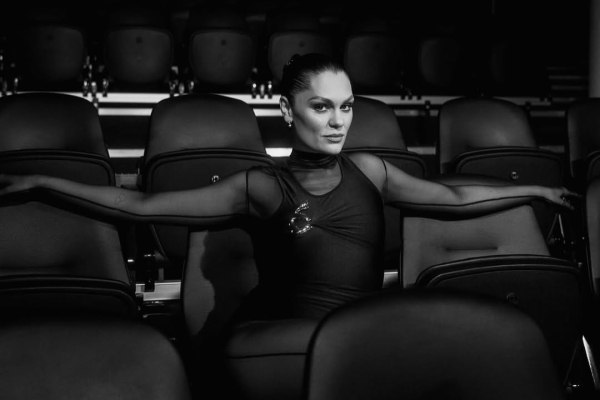 Πιο δυνατή από ποτέ η Jessie J μετά τη μάχη της με τον καρκίνο: Η ζωή είναι μικρή, θέλω να τα κάνω όλα τώρα