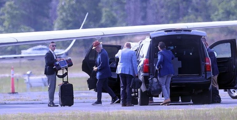 Μπιλ Κλίντον: Ανησυχία για την υγεία του – Εθεάθη με φορητό απινιδωτή