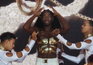 «Τα τελευταία χρόνια ήταν αρκετά δύσκολα»: Τι είχε πει ο Lil Nas X πριν τον συλλάβουν να κυκλοφορεί ημίγυμνος στον δρόμο