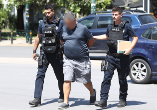 Παλλήνη: Προθεσμία να απολογηθεί την Παρασκευή για τους εμπρησμούς πήρε ο δημοτικός υπάλληλος