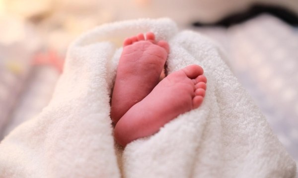 Κρήτη: Βρέφος έπεσε από το μπαλκόνι – Μεταφέρθηκε σε κωματώδη κατάσταση στο νοσοκομείο