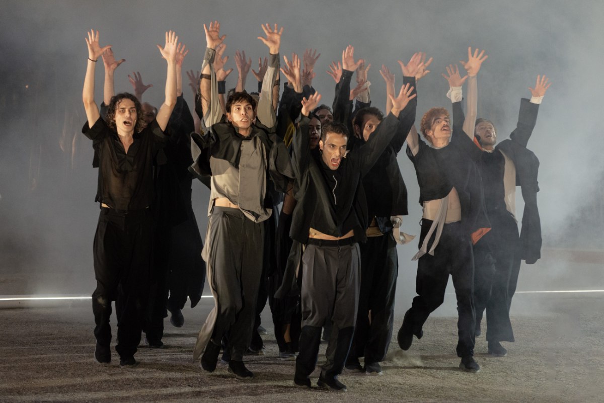 «ζ-η-θ, ο Ξένος» σε σκηνοθεσία Μιχαήλ Μαρμαρινού στο Δημοτικό Θέατρο Λυκαβηττού