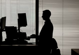 Έλλειψη εργατικού δυναμικού αχνοφαίνεται στην παγκόσμια οικονομία – Λύση τα ξένα «χέρια»