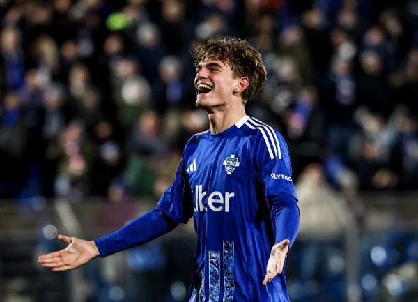 Η Ρεάλ Μαδρίτης «μπλόκαρε» πιθανή μεταγραφή του Νίκο Παζ στην Τότεναμ και τον κάνει δικό της