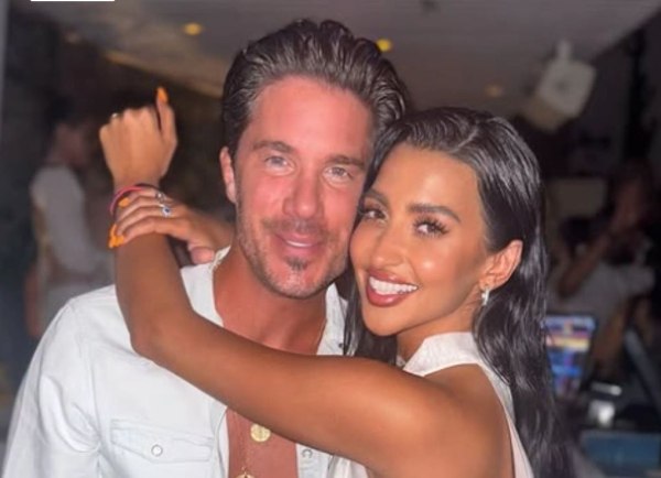 Νίκος Οικονομόπουλος – Αναστασία: Η συνάντηση στη Μύκονο και οι ζεστές αγκαλιές