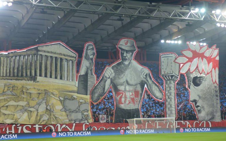 Ανάμεσα στα πιο εντυπωσιακά, το κορεό των οπαδών του Ολυμπιακού, σύμφωνα με την «AS»