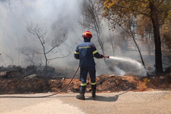 Φωτιά στην Κερατέα: Σύσκεψη τη Δευτέρα του υφυπουργού Κλιματικής Κρίσης με τους δημάρχους Λαυρεωτικής και Σαρωνικού